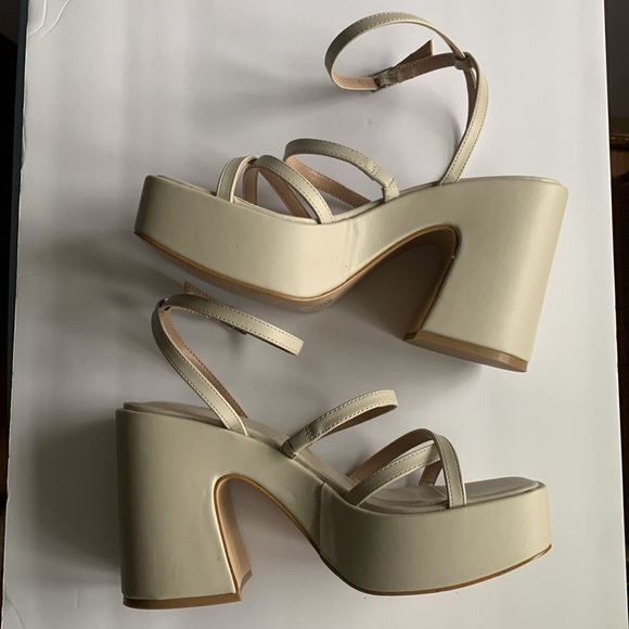 NWOB! BCBGeneration Sandi platform sandal - Picture 5 of 6